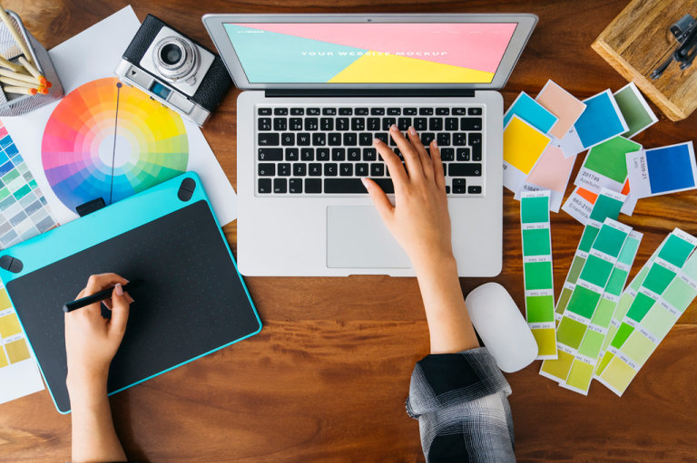 grafikdesigner-am-werk