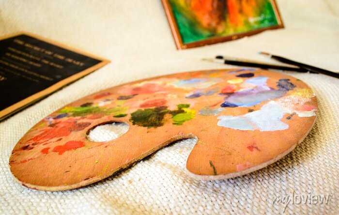 holzerne-palette-kunst-zubehor-fur-zeichnung-700-72162816