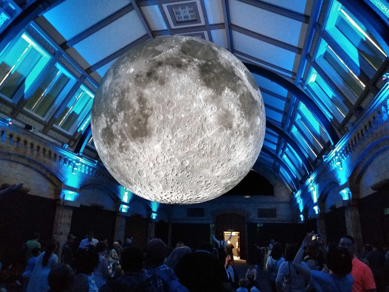 Cmglee_Museum_of_the_Moon_at_London_Natural_History_Museum